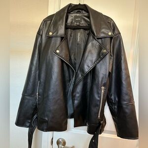 OVERSIZED LEATHER JACKET